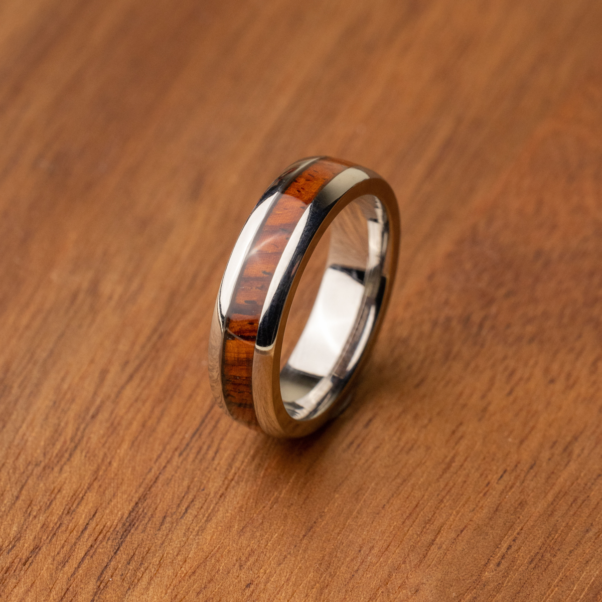 Size 8.5 Titanium and Hardwood